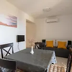 Appartement With Parking Space Mandre, Pag - 18748 *