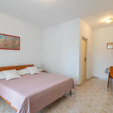 Apartment With A Parking Space Mandre, Pag - 18748