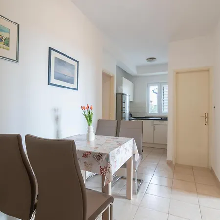 Apartment With A Parking Space Mandre, Pag - 18748 Kolan