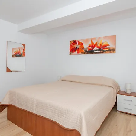 With A Parking Space Mandre, Pag - 18748 Apartment