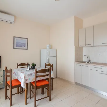 Apartment With A Parking Space Mandre, Pag - 18748 *