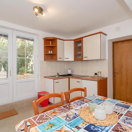 Apartment With A Parking Space Mandre, Pag - 18748