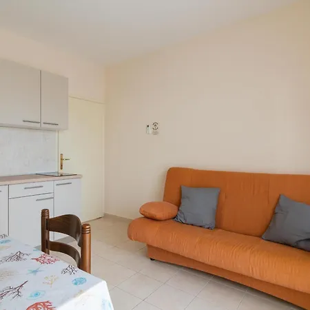 With A Parking Space Mandre, Pag - 18748 Apartment