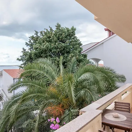 Apartment With A Parking Space Mandre, Pag - 18748 Kolan