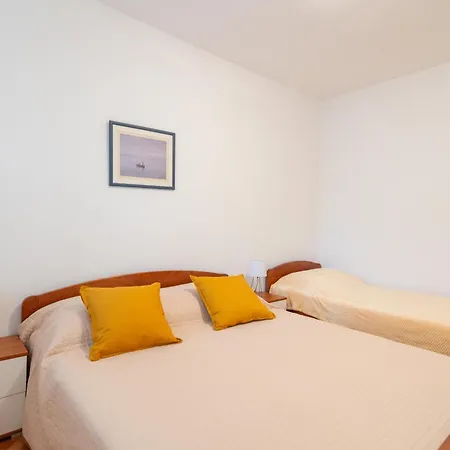 Apartment With A Parking Space Mandre, Pag - 18748