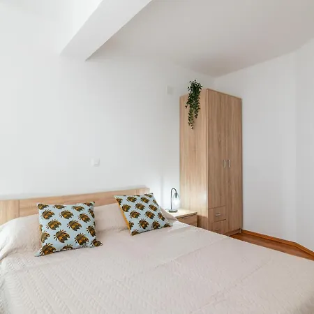 Apartment With A Parking Space Mandre, Pag - 18748 *