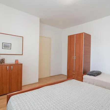 Apartment With A Parking Space Mandre, Pag - 18748 Kolan