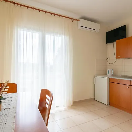 With A Parking Space Mandre, Pag - 18748 Apartment